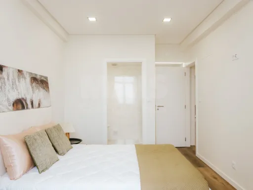 T3 Remodelado em Benfica | Varanda | Home Staging Incluído