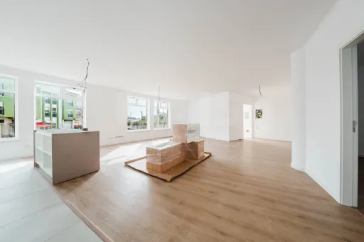 214 m² Store with Potential to Be Converted into a 4-Bedroom Apartment or Two Apartments – Excellent Investment Opportunity