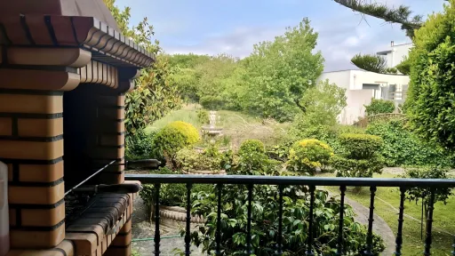 Moradia T5 de Prestígio com Vista Mar, Terreno de 2.075 m² e Detalhes Artísticos Exclusivos