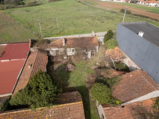 Moradia Térrea para Reabilitar com Terreno, Vista Mar e Vista Sítio da Nazaré – Bárrio, Alcobaça