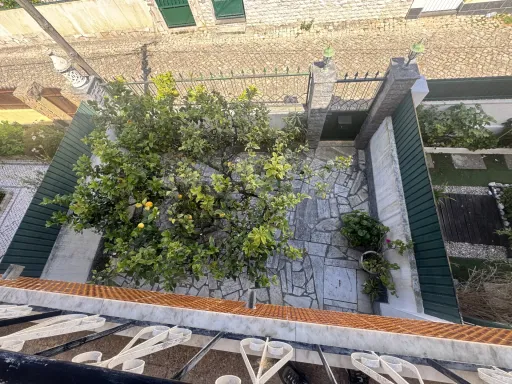 4+1 bedroom villa with terraces and box