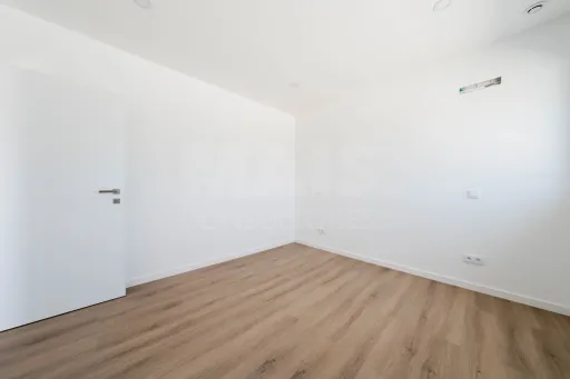 Exclusiva Moradia T4 Moderna com Conforto e Elegância Perto das Praias de Peniche