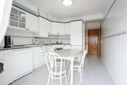 Apartamento T3 com excelente localização no Porto Alto