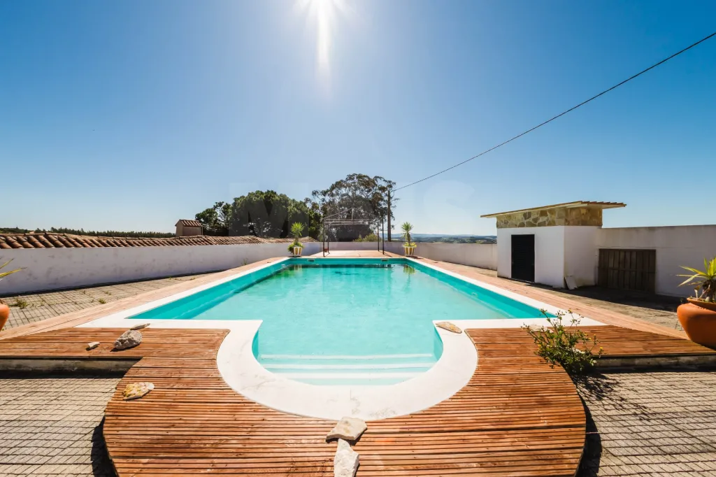 Propriedade com 7240m2 | Duas habitações | Piscina | Garagem | Anexos | Carvalhal, Bombarral