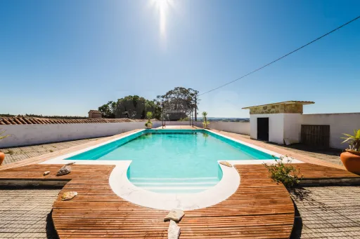 Propriedade com 7240m2 | Duas habitações | Piscina | Garagem | Anexos | Carvalhal, Bombarral