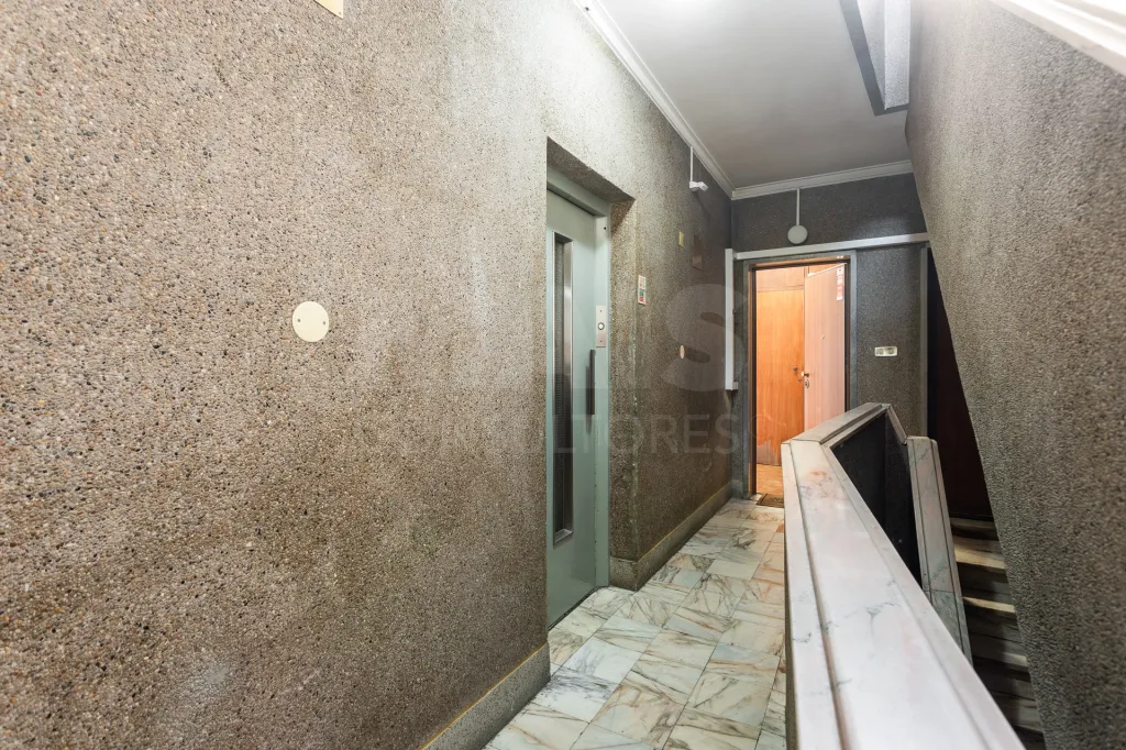 2-Bedroom Apartment with Excellent Potential | Sacavém | 5th Floor with Elevator