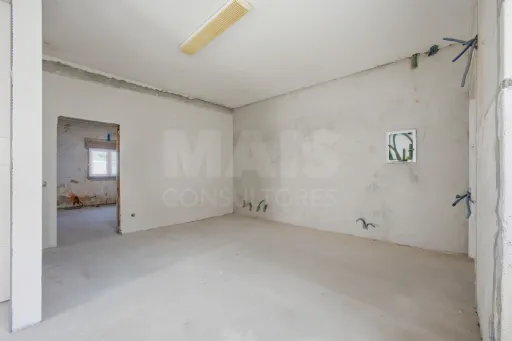 Apartamento T2 novo com quintal e estacionamento