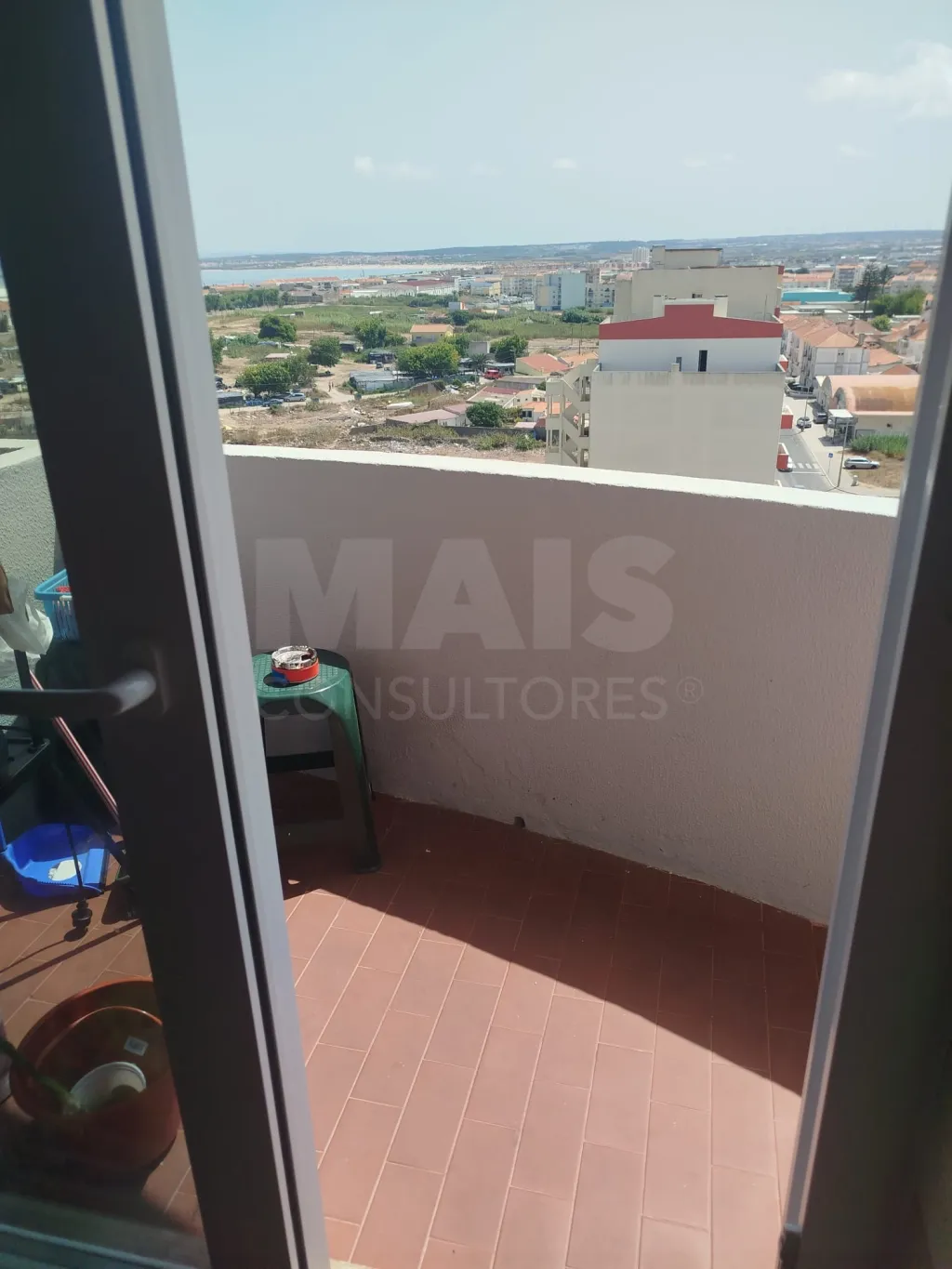 T2 Renovado com Varanda e Vista Mar em Peniche