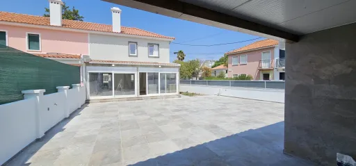 3 Bedroom House Refurbished Benfica