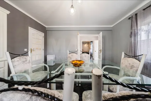 Moradia T4 em Olho Marinho | 260m² | Lote 734m²