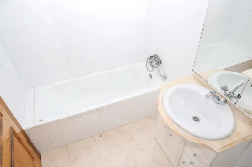 Amplitude e Conforto no Centro de Sobral de Monte Agraço Apartamento T2 Com Terraço