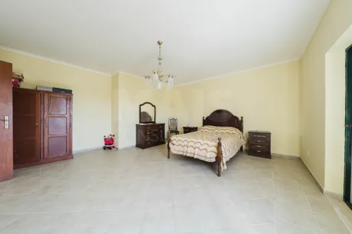 Moradia T3 inserida num terreno com 2516m2