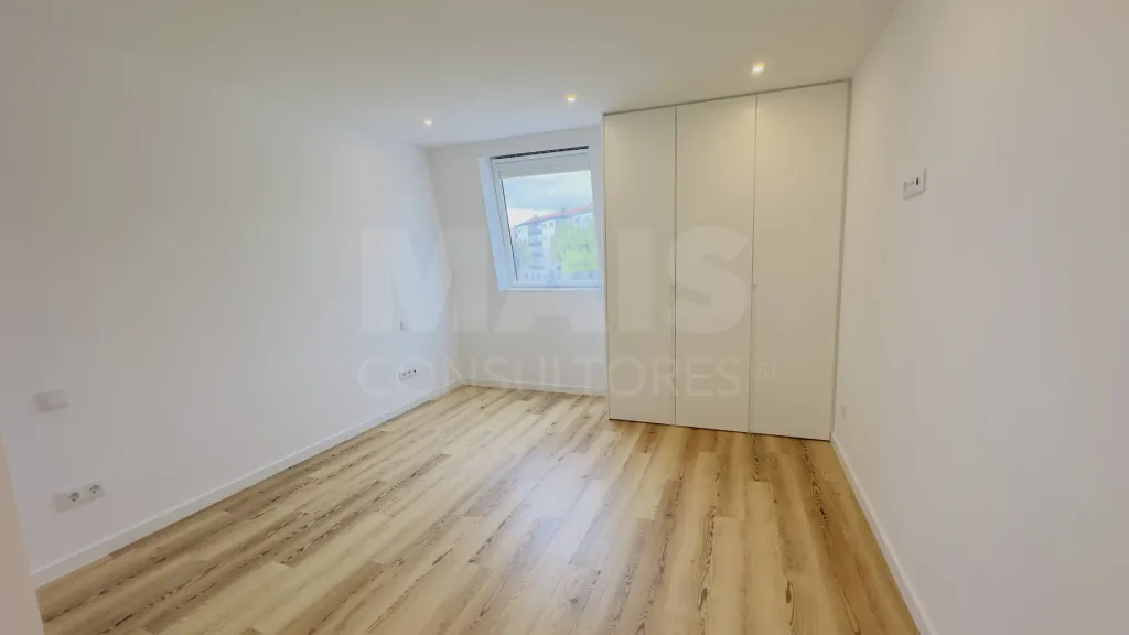 Fully Renovated 4-Bedroom Apartment | Downtown Lourinhã | Space, Elegance, and Comfort