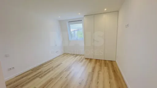 Apartamento T4 Totalmente Remodelado | Centro da Lourinhã | Espaço, Elegância e Conforto