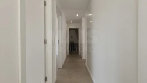 Moradia Térrea c/ Piscina, Jardim, Anexo, Garagem e Parqueamento, Inserida em Lote de 3.476m2 !