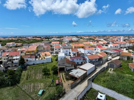 MORADIA T3 Remodelada, Mobilada c/ Suite Master, Terraço, Garagem, Vista Serra, Perto das Praias!