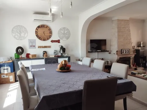 Moradia T5, com garagem e espaço exterior, Caneças