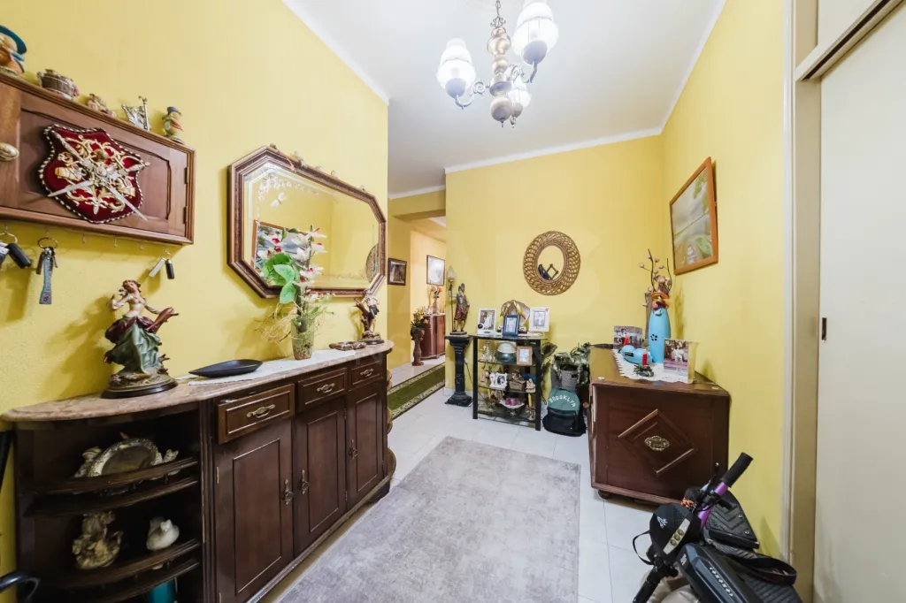 Spacious 3-Bedroom Apartment in Downtown Lourinhã with a Balcony and Terraces