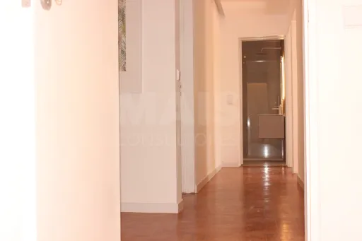 T3 remodelado na Parede: bairro tranquilo, a 10 minutos a pé da praia