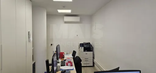 Armazém ou Escritório Serviços em Alfragide com 100m2