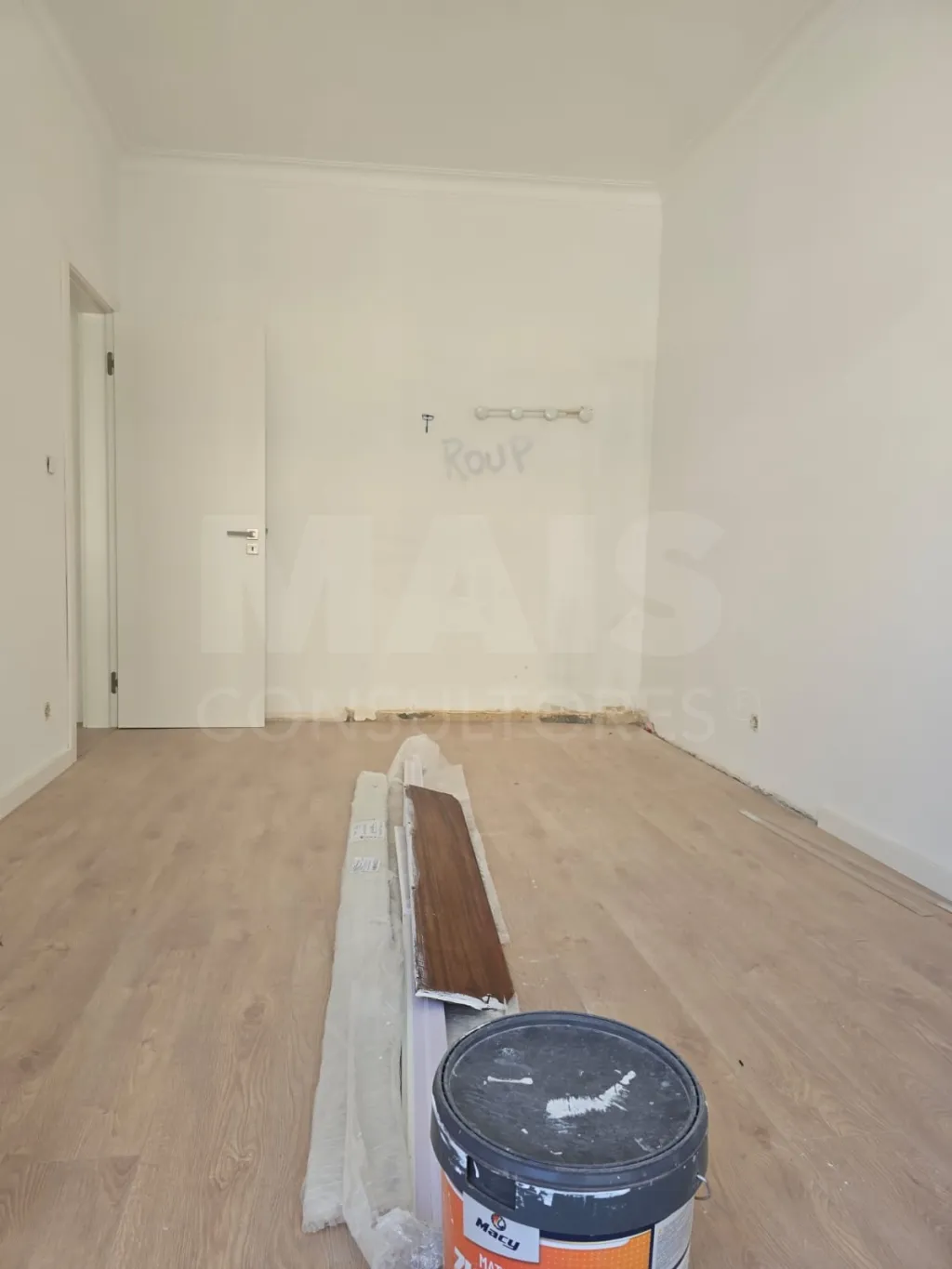 T2 Remodelado em Almada com Varanda
