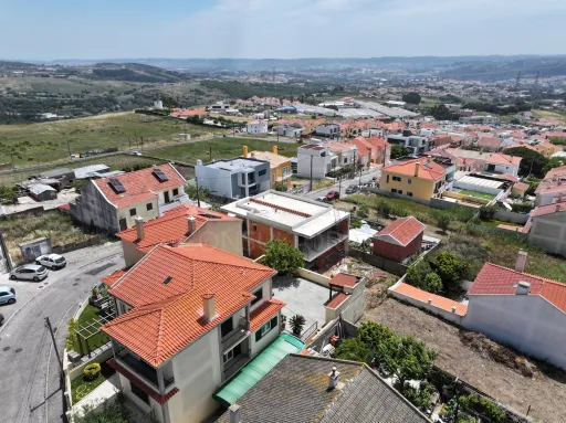 Moradia T4 c/ Suite, Jardim, Piscina & Parqueamento!