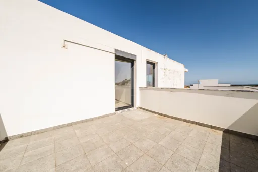 Moradia T3+2 Moderna com Vista Mar e Terraço Panorâmico