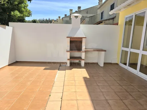 Moradia T4 com Terraço, Jardim e Garagem Fechada – Vale Maceira, Alfeizerão