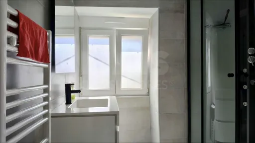 MORADIA T3 Remodelada, Mobilada c/ Suite Master, Terraço, Garagem, Vista Serra, Perto das Praias!