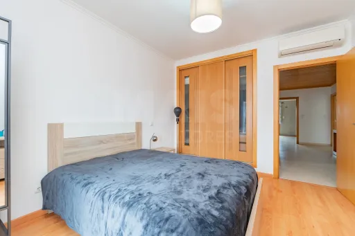 Apartamento T3 com 4 Varandas, Excelentes Áreas e Conforto Total – Praceta Tranquila, no Porto Alto em Samora Correia