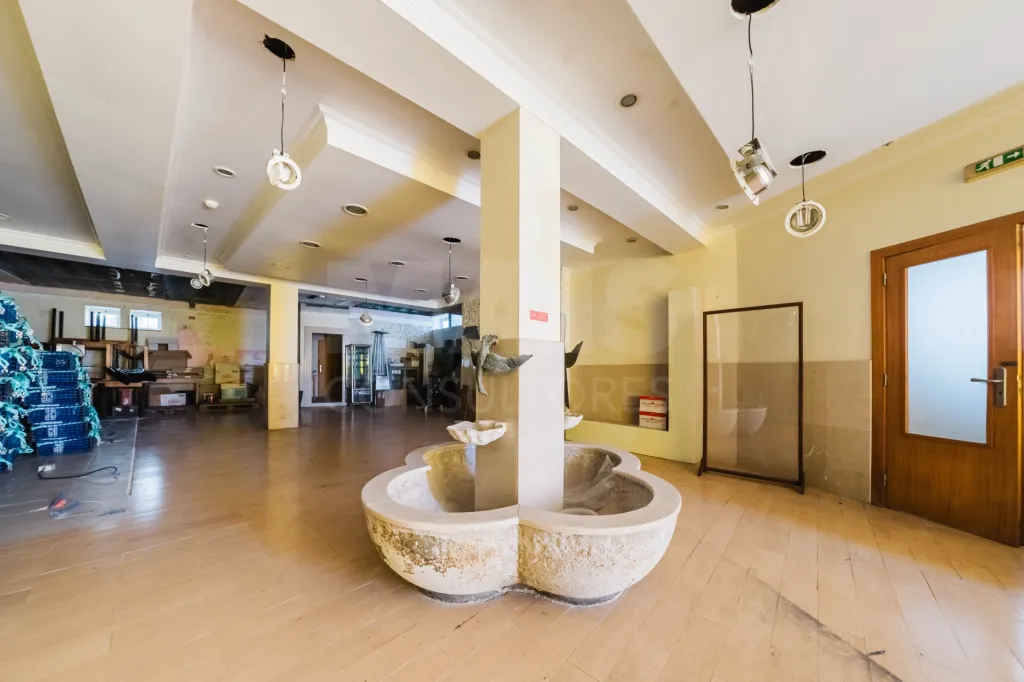 🌊 Prédio Exclusivo de 600 m² na Avenida Mais Prestigiada de Peniche com Vista Mar