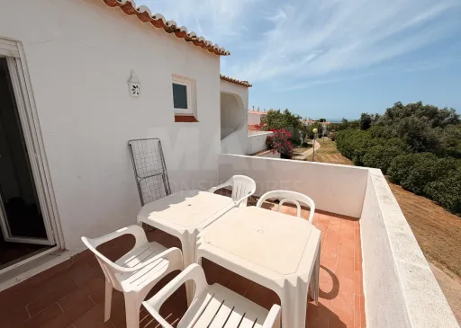 T1 na Vila Senhora da Rocha | Praia a 70 m | 4 Piscinas | 9 Hectares de Jardins| Caminhadas em Segurança Porches – Lagoa – Algarve | T1 onde pode deixar o carro estacionado e viver o Algarve a pé.