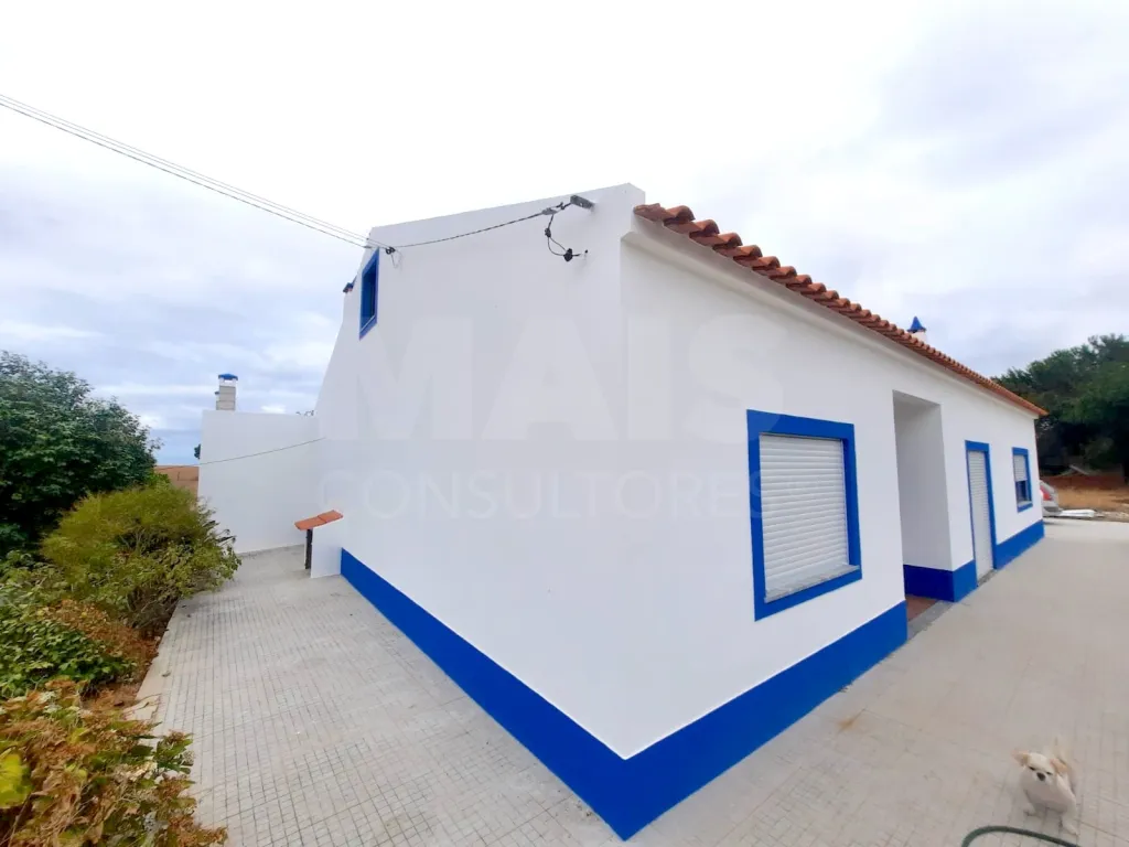 Moradia Térrea V3 com terreno urbano de 3780m2 no Alentejo