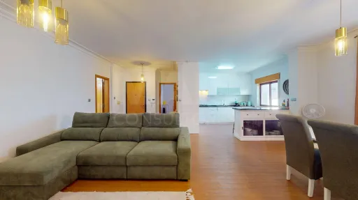 Apartamento T1 Amplo (75 m²) na Amadora – com Estacionamento, Arrecadação e Elevador!