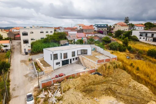 Moradia V3  moderna com piscina, vista de campo e excelente localização  Matas – Lourinhã
