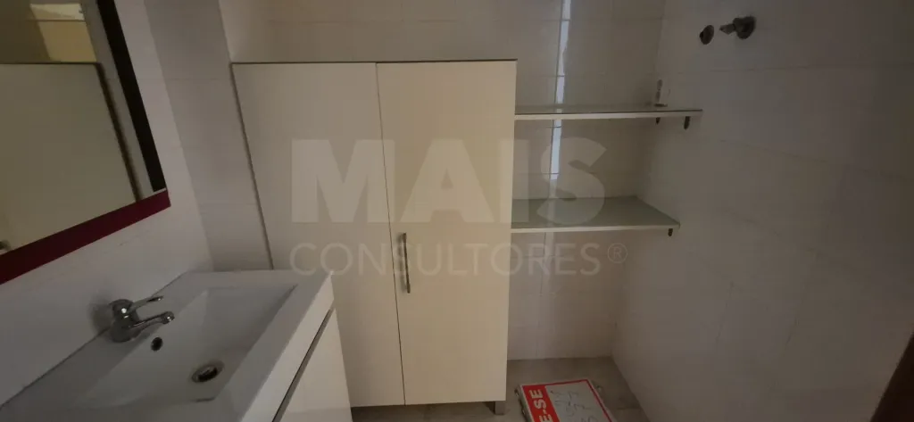 Loja/Escritório no centro da Benedita – com AC e potencial para T1