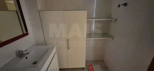 Shop/office in the center of Benedita - with AC and potential for T1