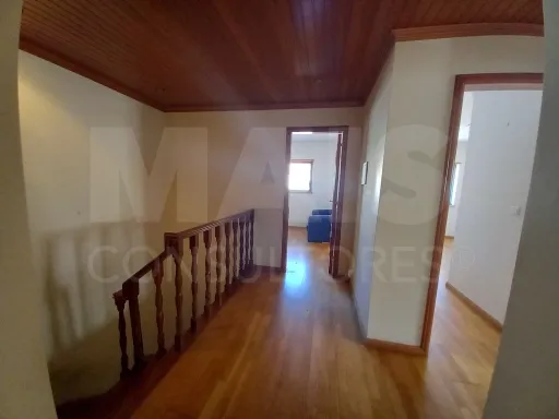 Moradia de 5 Assoalhadas em Ribamar C/ lote de 300m2 e Sótão amplo