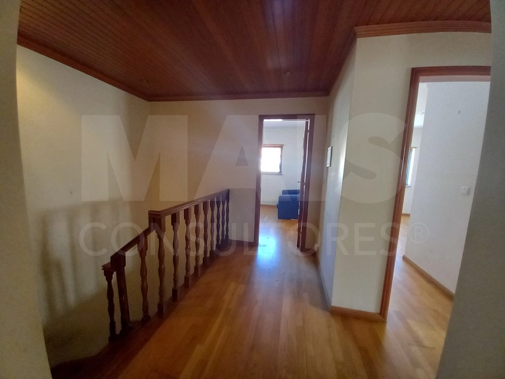 Moradia de 5 Assoalhadas em Ribamar C/ lote de 300m2 e Sótão amplo