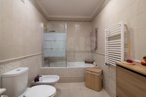 Andar de Moradia T4 com Terraço em Agualva-Cacém