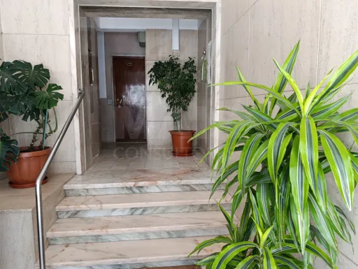 T2 em Carnide - Conforto, Luz e localização privilegiada.