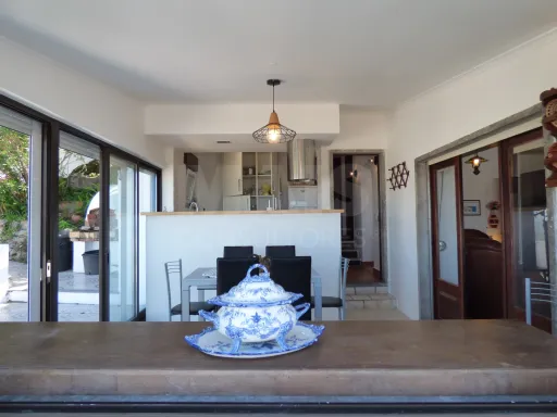 Private property with pool, garden and sea view!