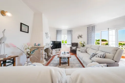3-Bedroom Apartment with Sea View, Pool and Garage in Praia D'El Rey Golf & Beach Resort