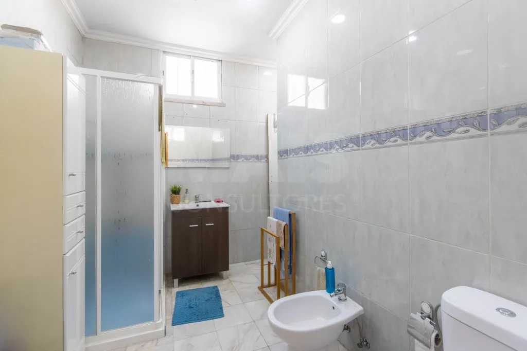 Moradia de dois pisos T5 118m2  renovada no Cadaval