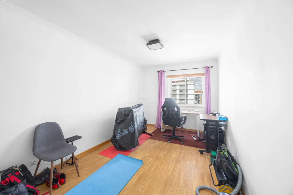 Apartamento T3 no Centro do Carregado | Parqueamento e Arrecadação