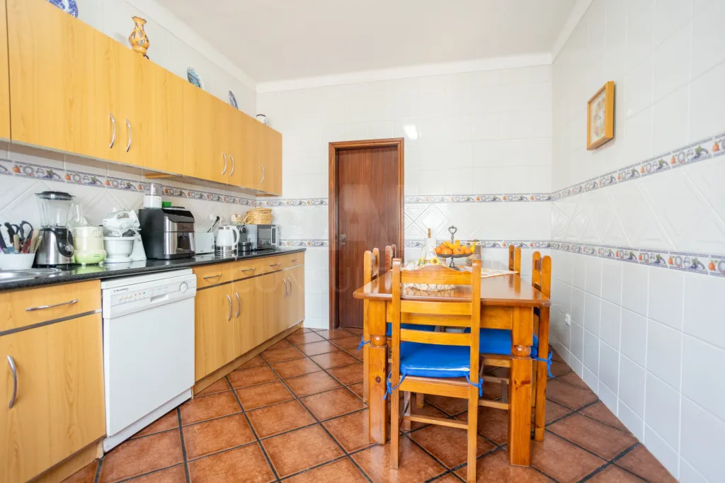 Moradia T3 isolada com Garagem na Branca