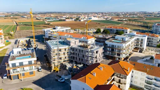 Apartamento T4 novo em prédio com piscina na Consolação