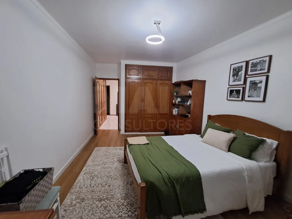 Partially Renovated 2-Bedroom Apartment in Turquel with Garage and Elevator