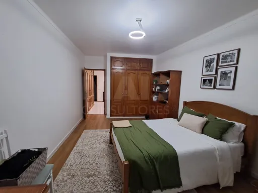 Partially Renovated 2-Bedroom Apartment in Turquel with Garage and Elevator