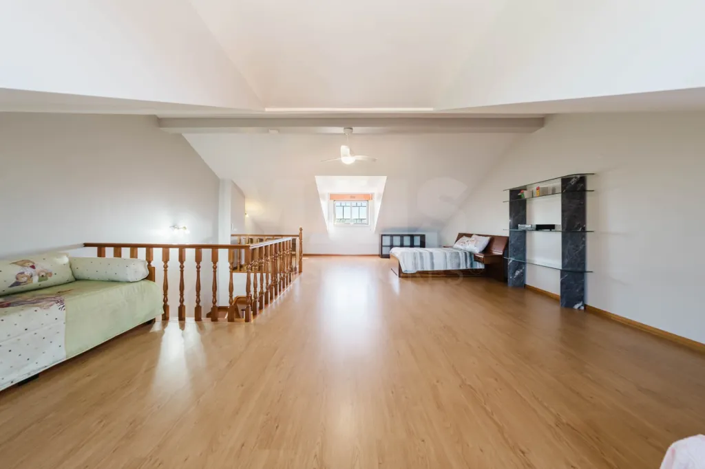 Moradia T3+1 pronta a habitar | Garagem fechada, pátio com churrasqueira e a 5 min das praias !